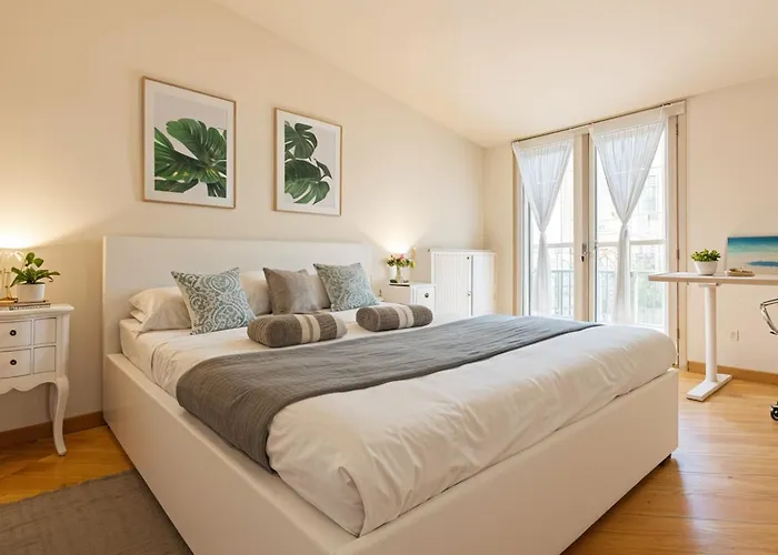Unique & Strategic Flat, 50M From M4 Station